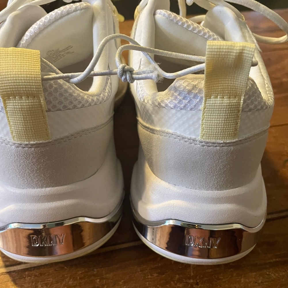 DKNY NWOT Juna Sneaker (Women) - - Picture 8 of 10